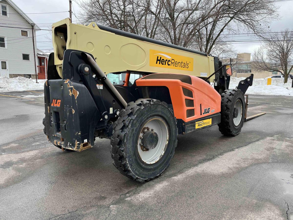 2018 JLG 1255