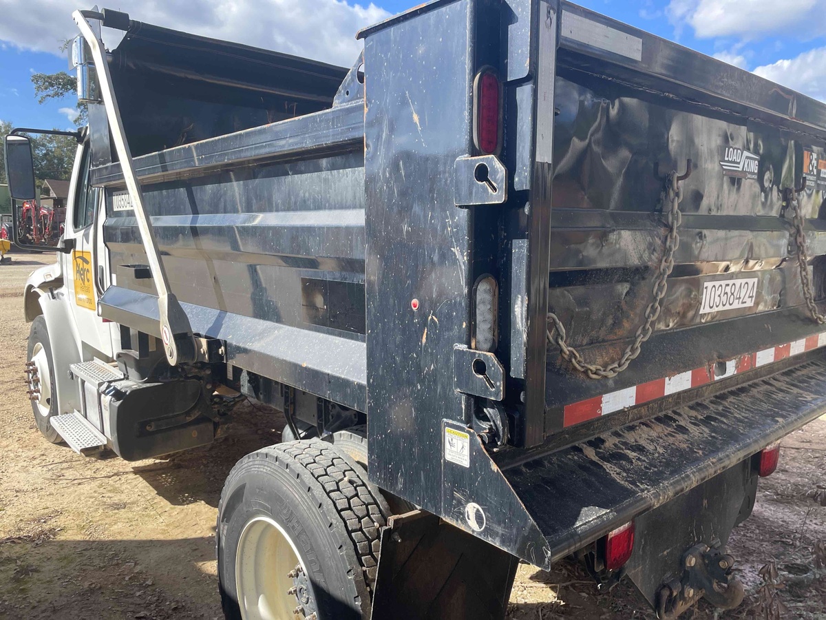 2021 Freightliner M2106-4