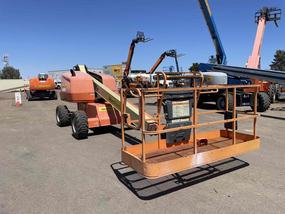 2018 JLG 400S