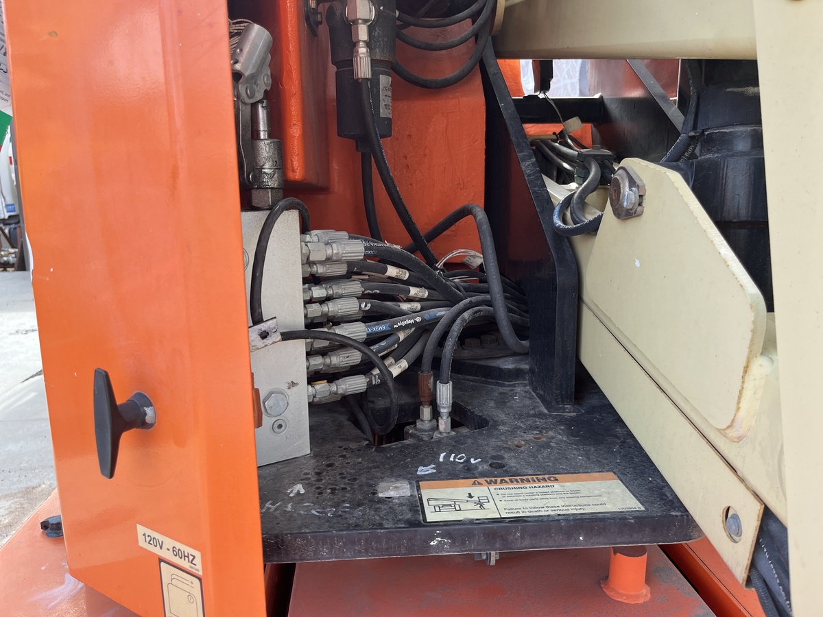2017 JLG E300AJP-14