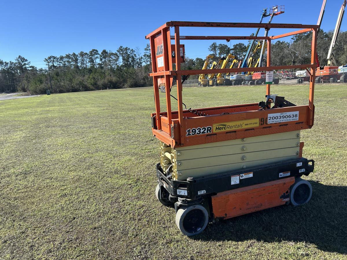 2019 JLG 1932R-2