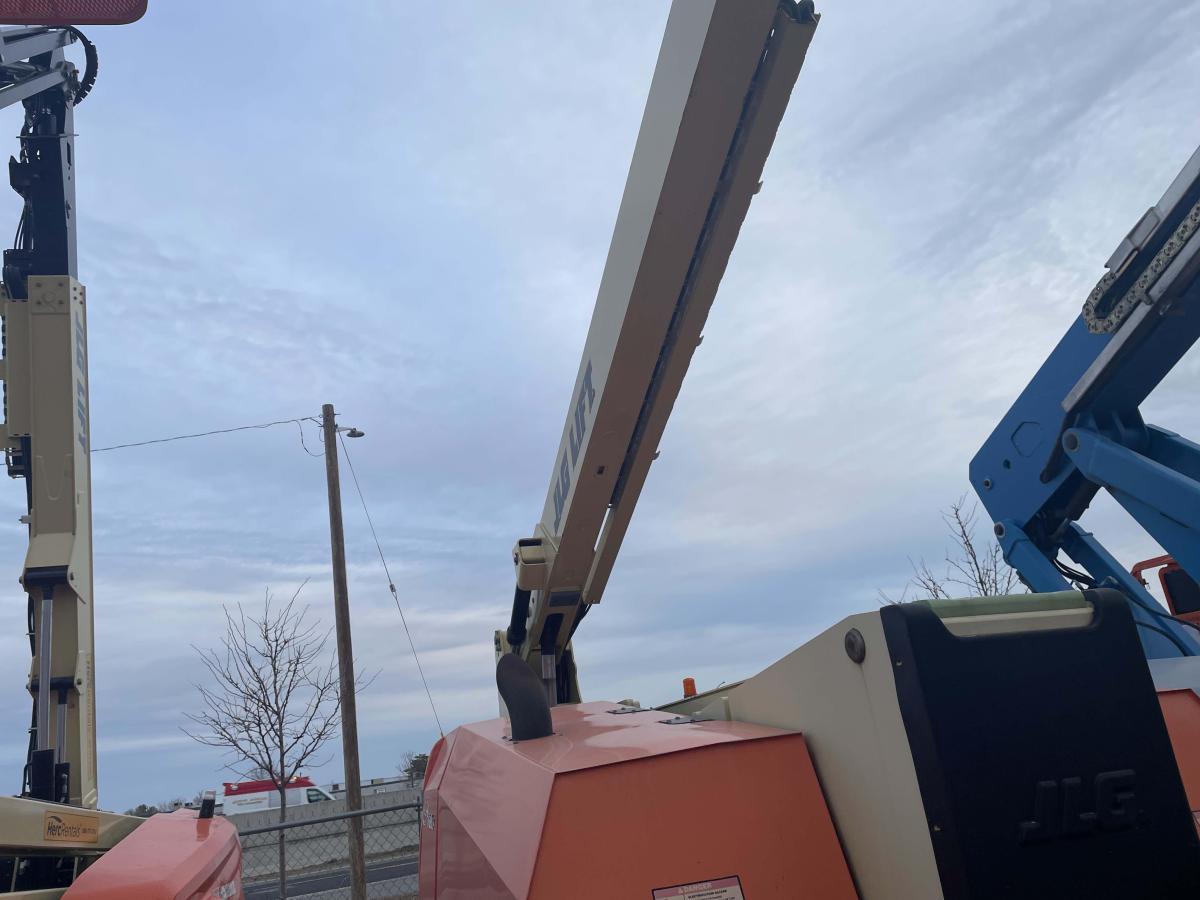 2015 JLG 800AJ