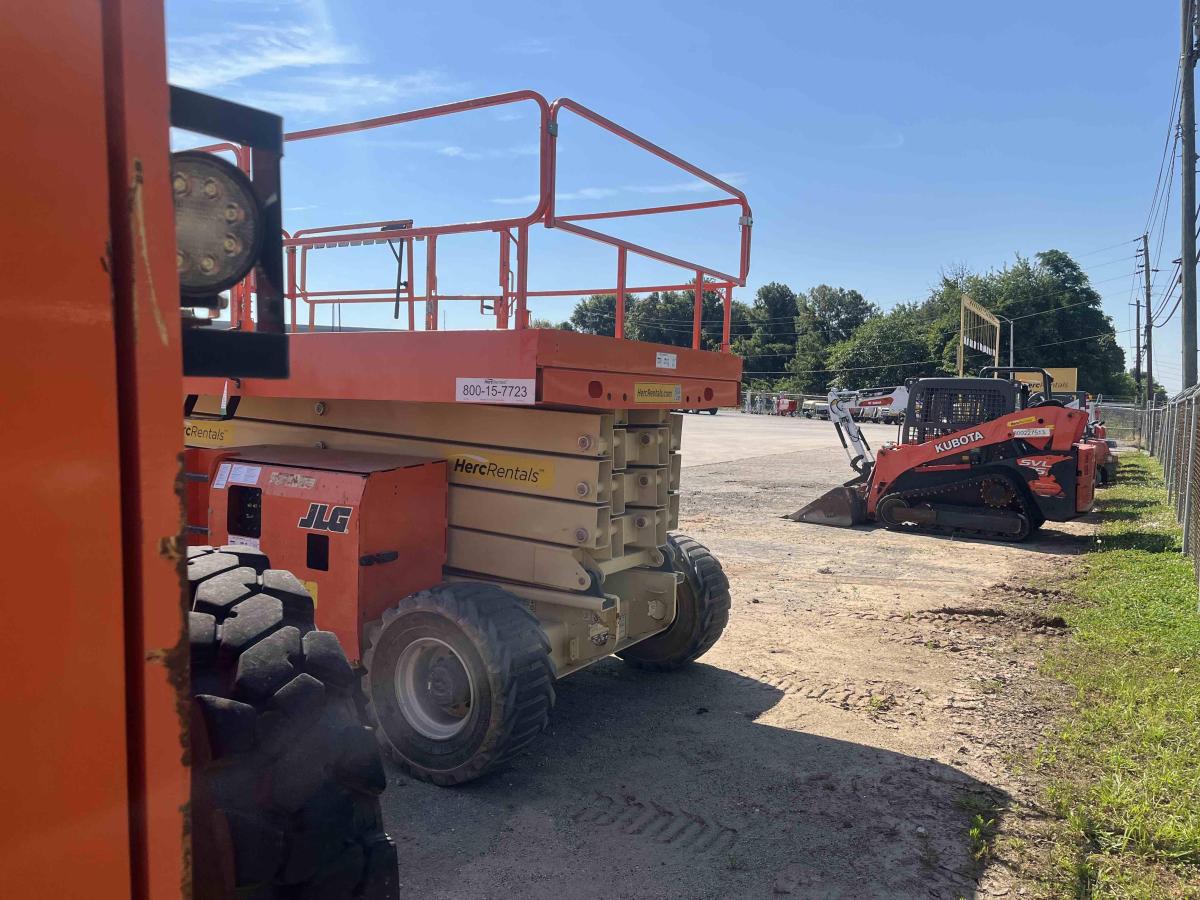2017 JLG 4394RT