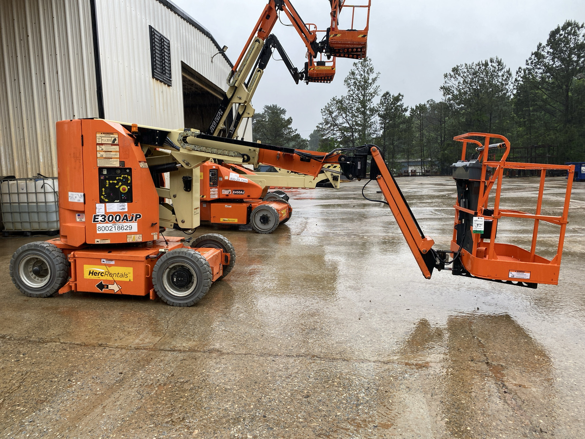 2018 JLG E300AJP-2