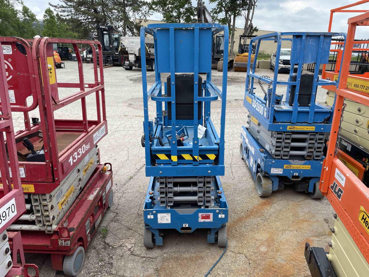 2019 Genie GS1330M