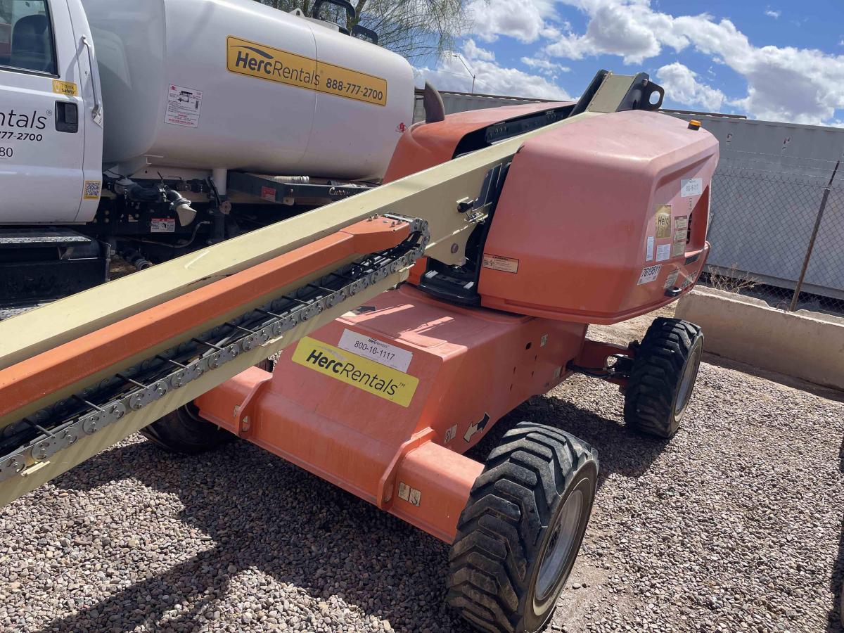 2017 JLG 400S
