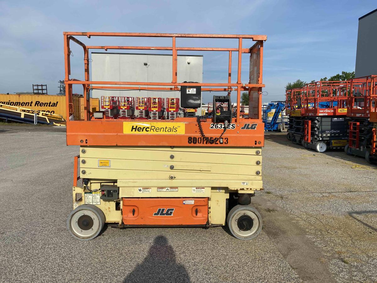 2017 JLG 2632ES-1
