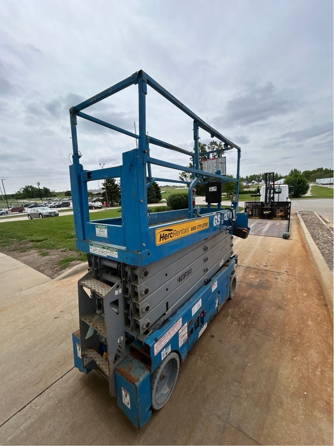 2018 Genie GS-3232