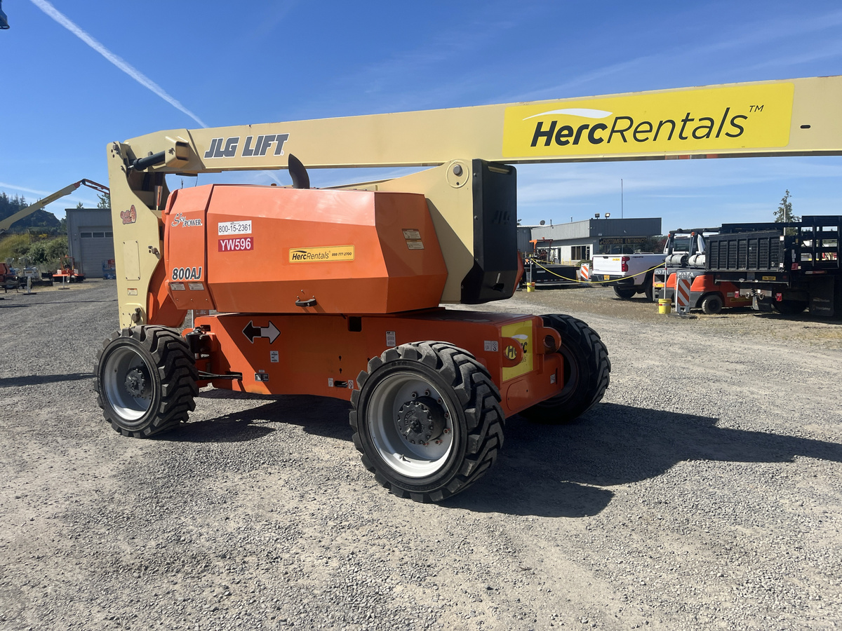 2017 JLG 800AJ