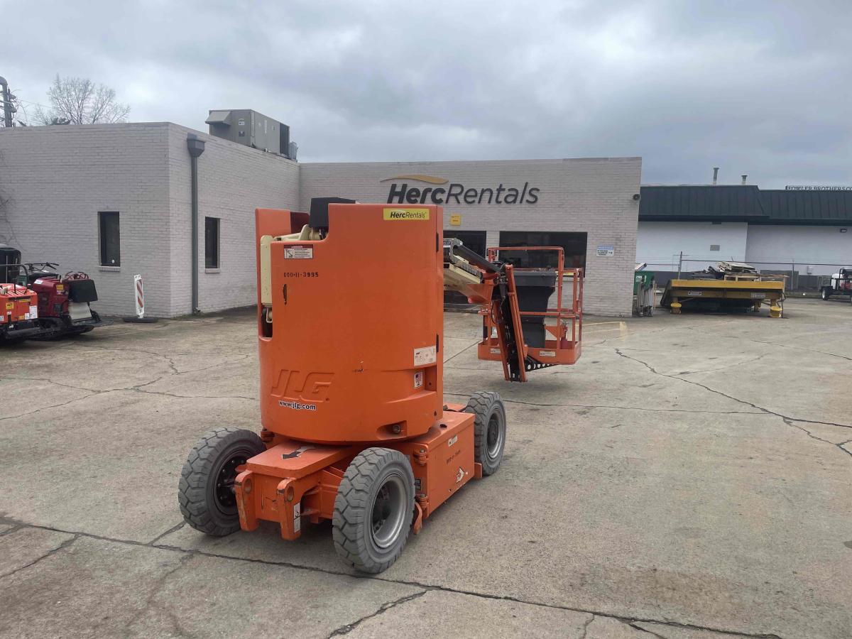 2016 JLG E300AJP