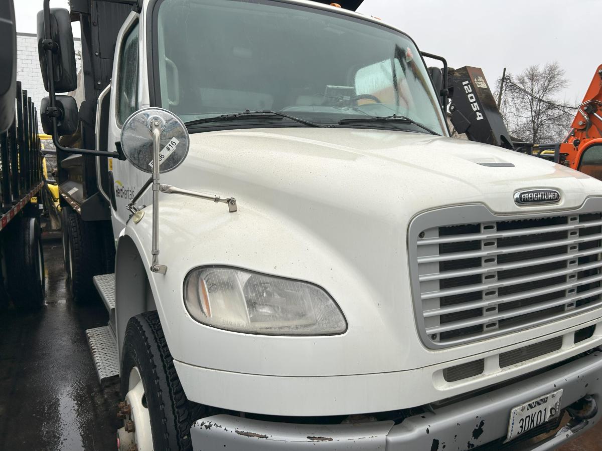 2019 Freightliner M2106