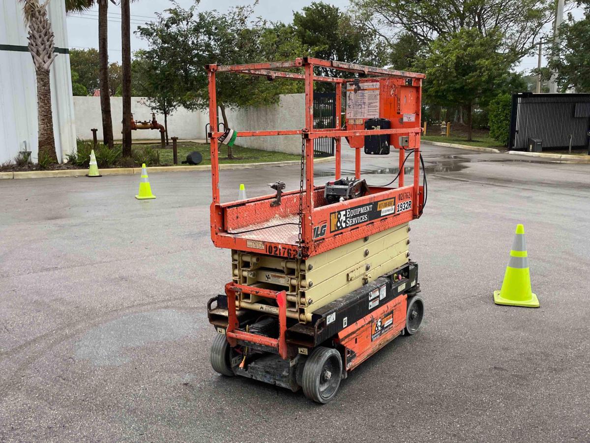 2017 JLG 1932R