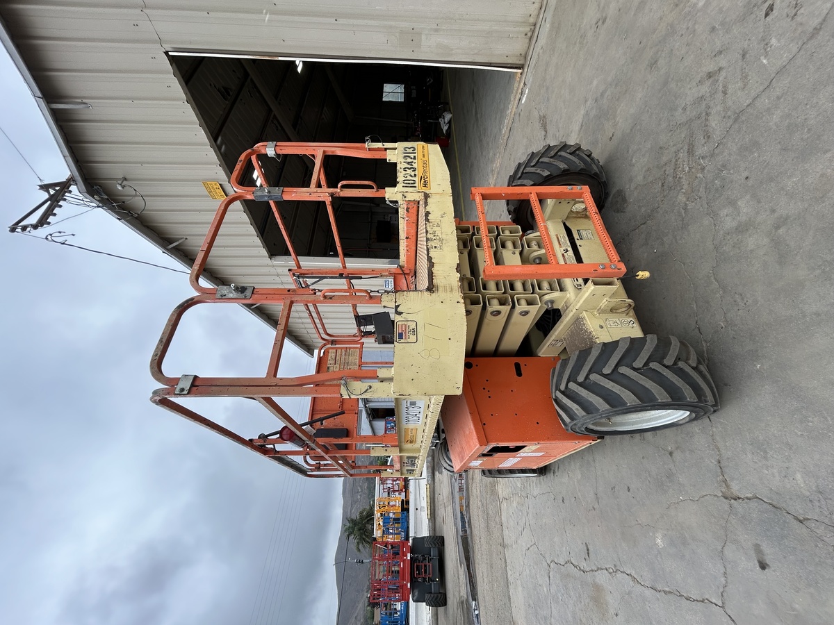 2017 JLG 260MRT-9