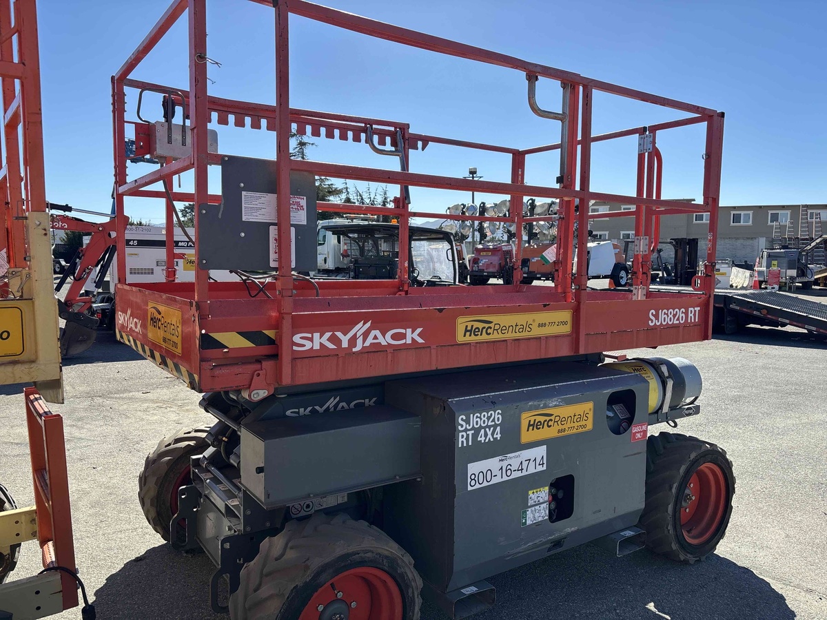 2017 Skyjack SJ-6826RT-4