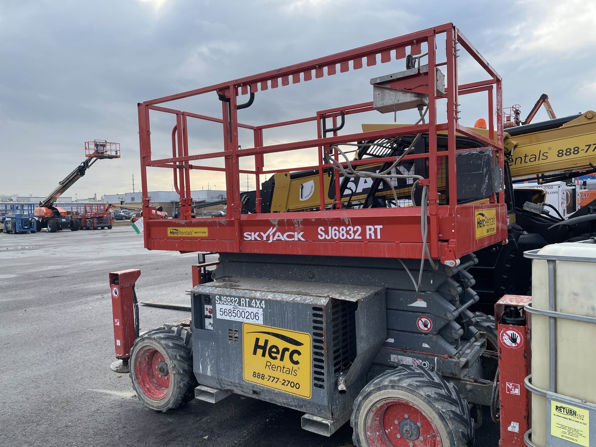 2018 Skyjack SJ-6832RT-2