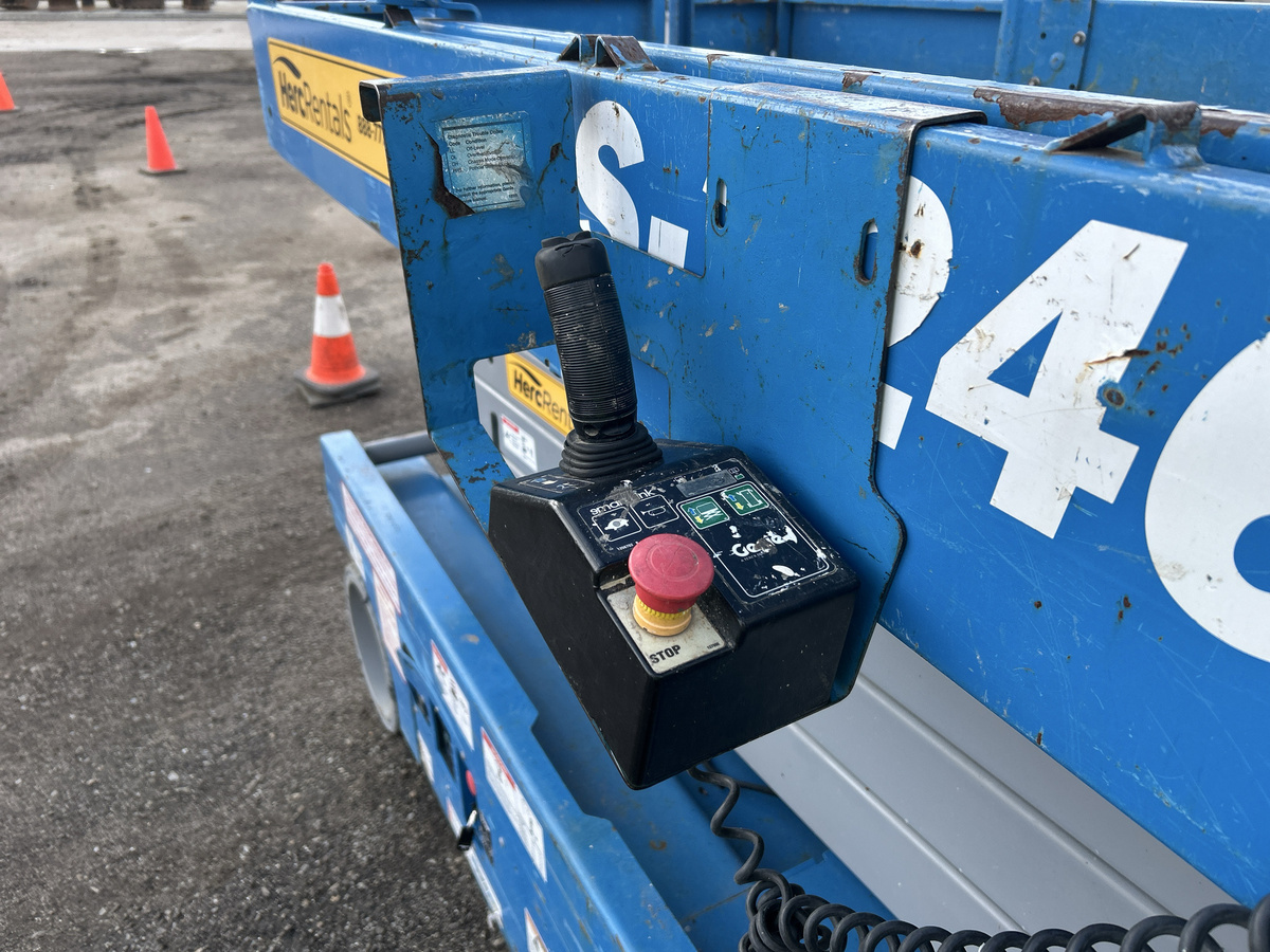 2018 Genie GS-3246-8