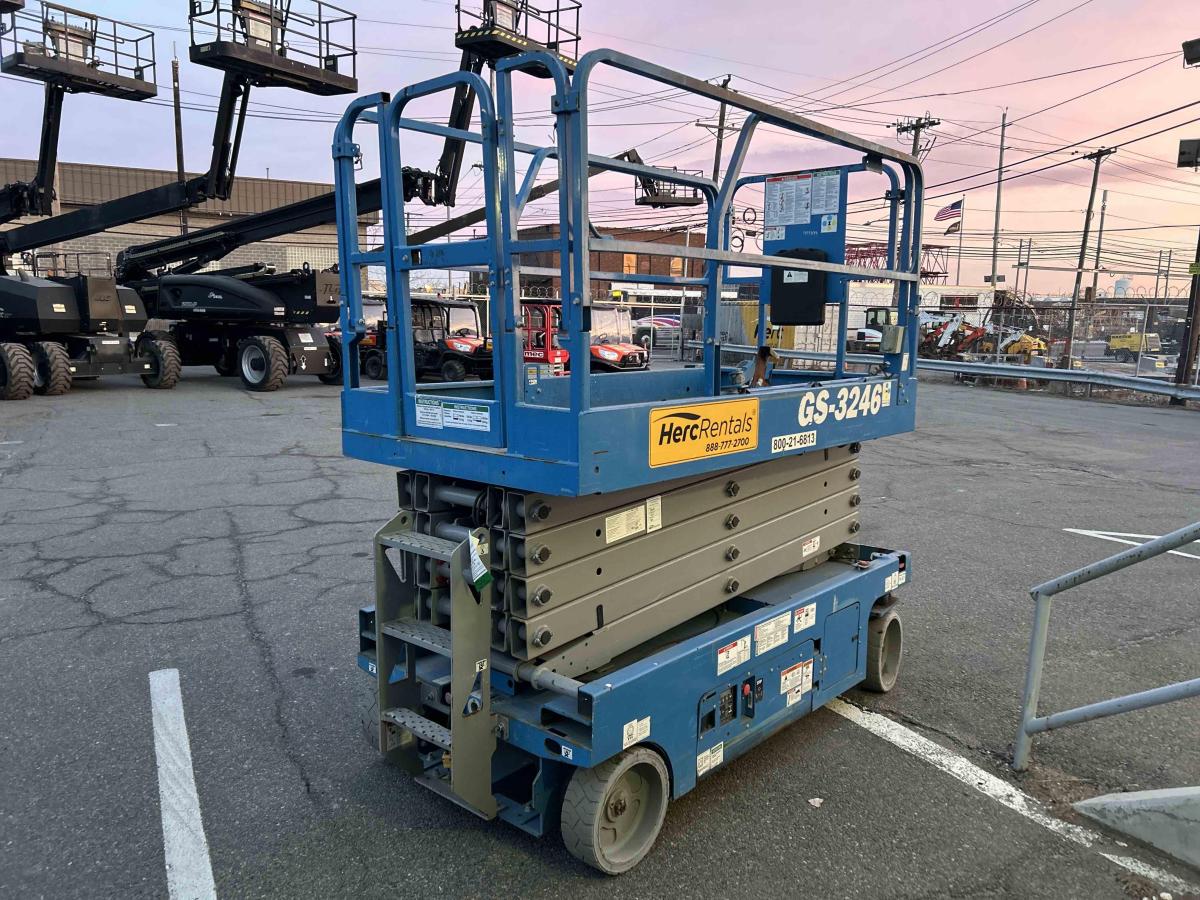 2018 Genie GS-3246