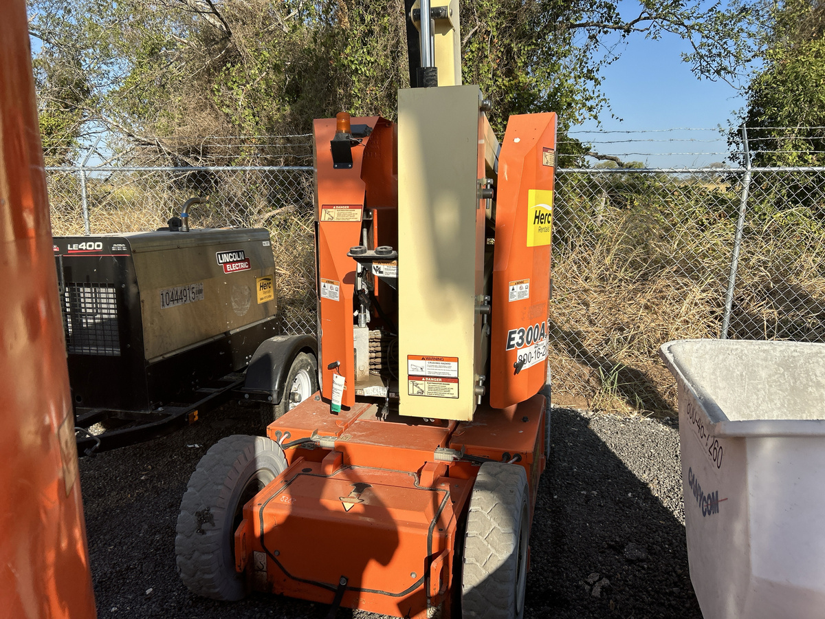 2017 JLG E300AJP-5