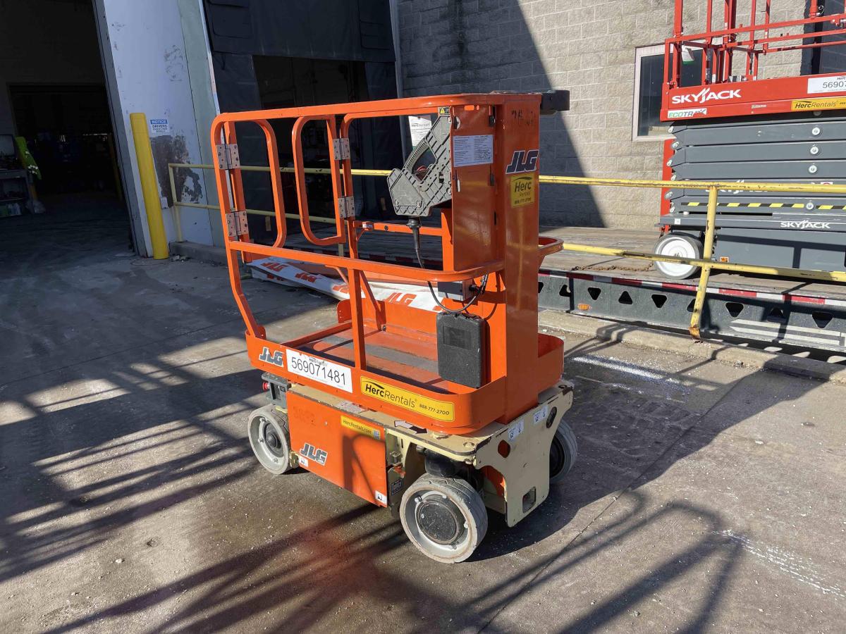 2015 JLG 1230ES