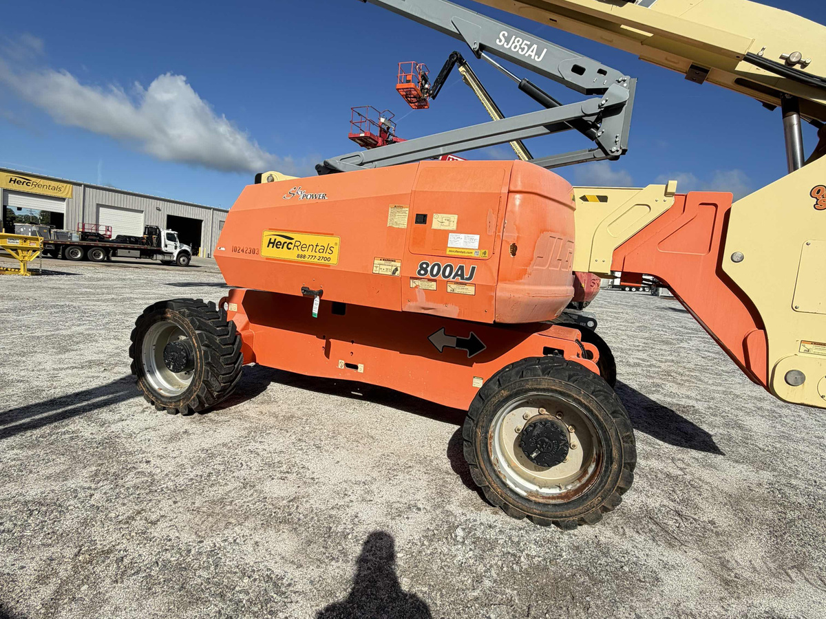 2018 JLG 800AJ