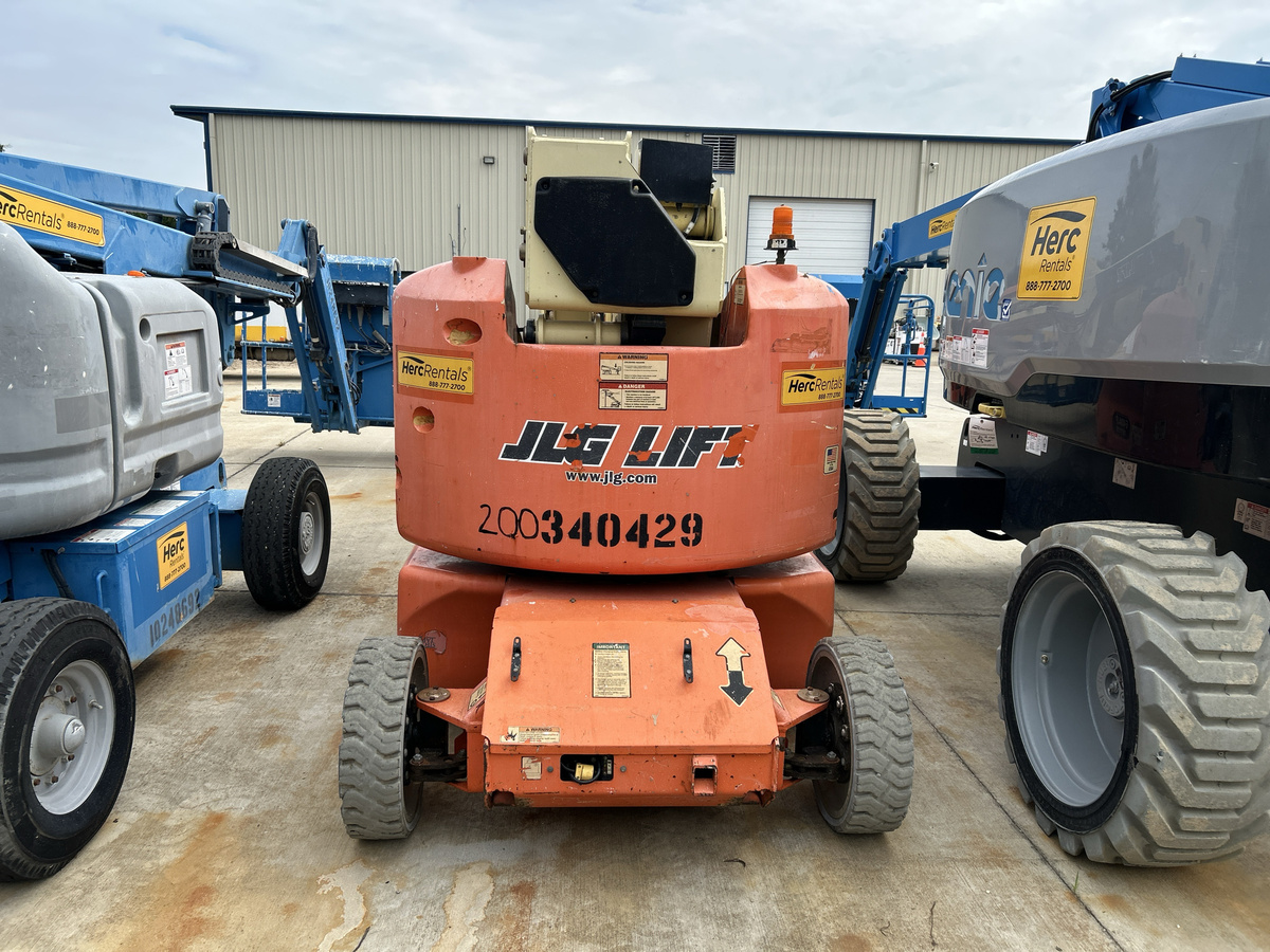 2014 JLG E400AJPN-2