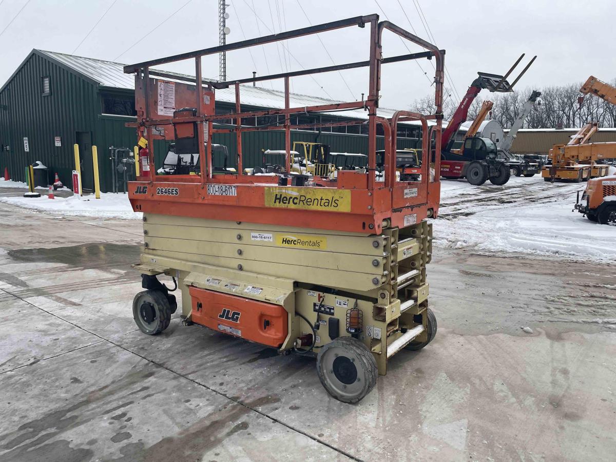 2017 JLG 2646ES