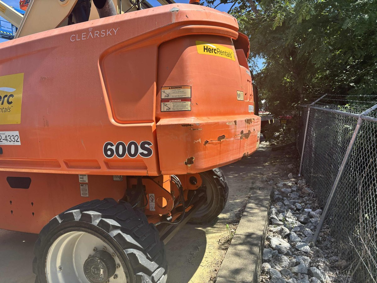 2018 JLG 600S