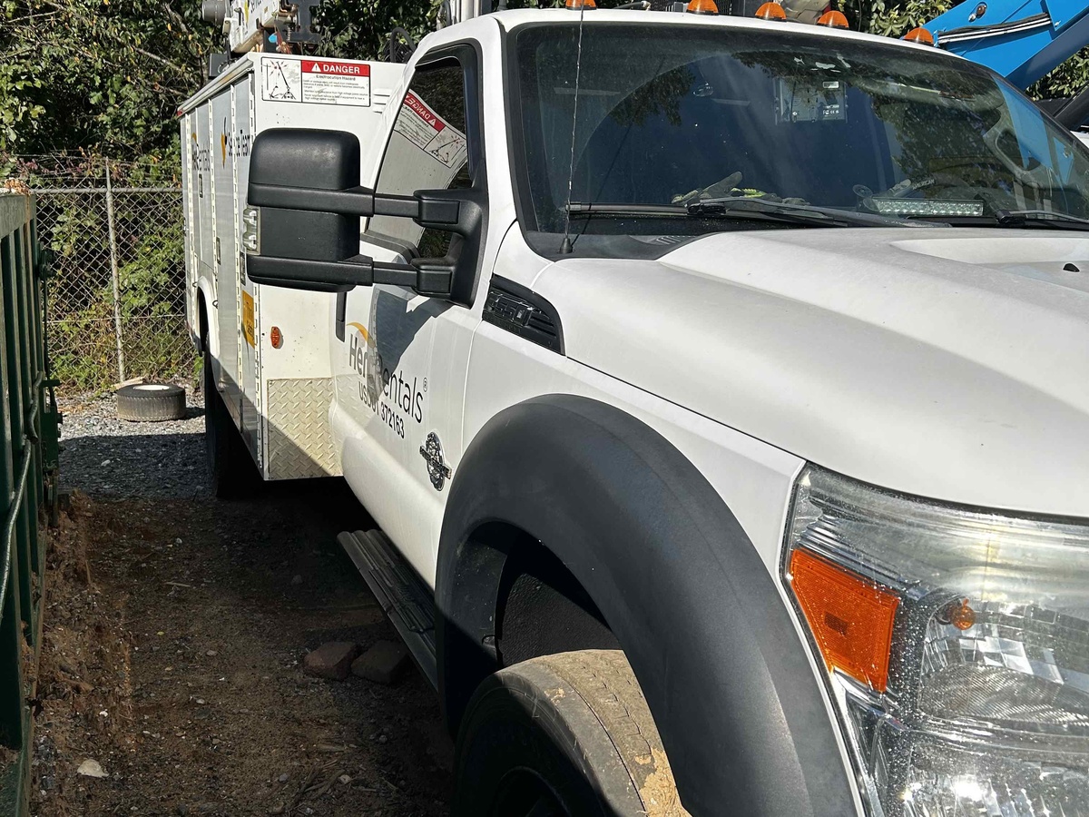 2016 Ford F550-9