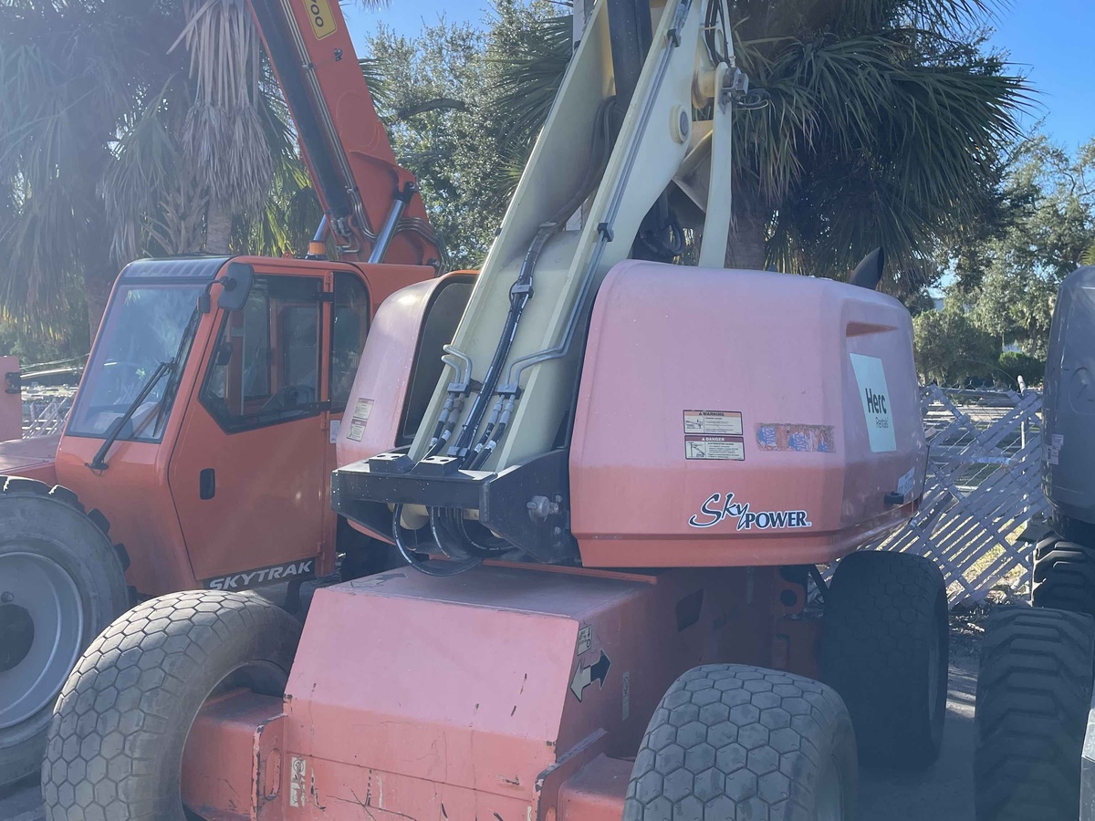 2017 JLG 660SJ-2