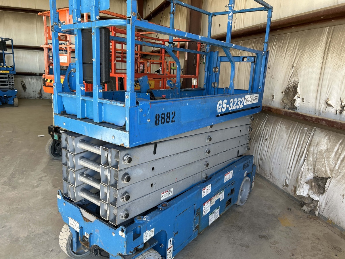 2017 Genie GS-3232