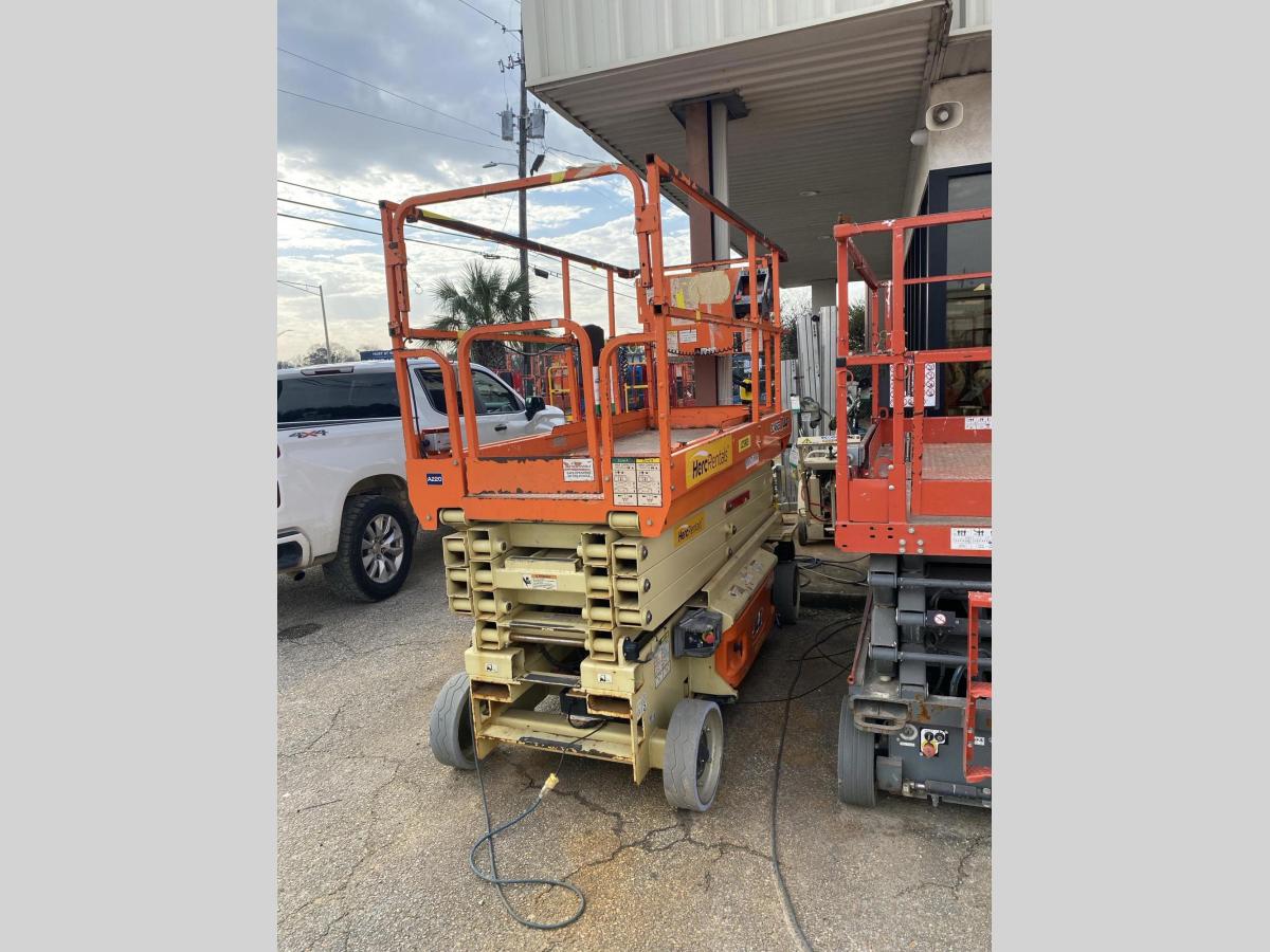 2018 JLG 3246ES