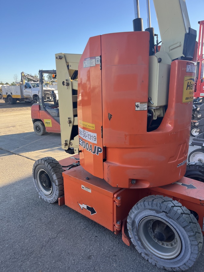 2015 JLG E300AJP-2