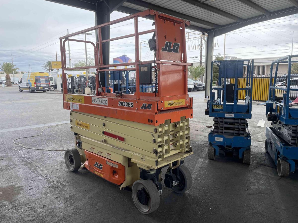 2017 JLG 2632ES