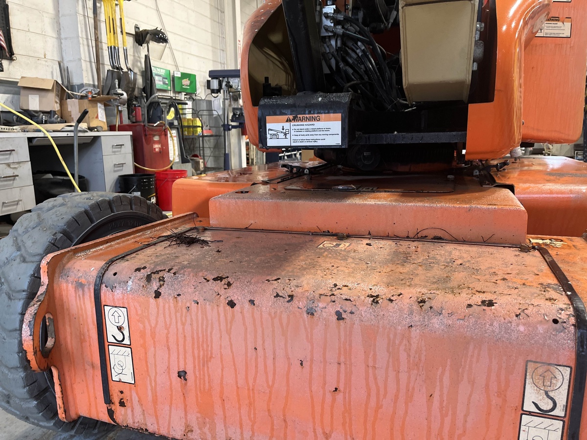 2014 JLG E400AJPN-11