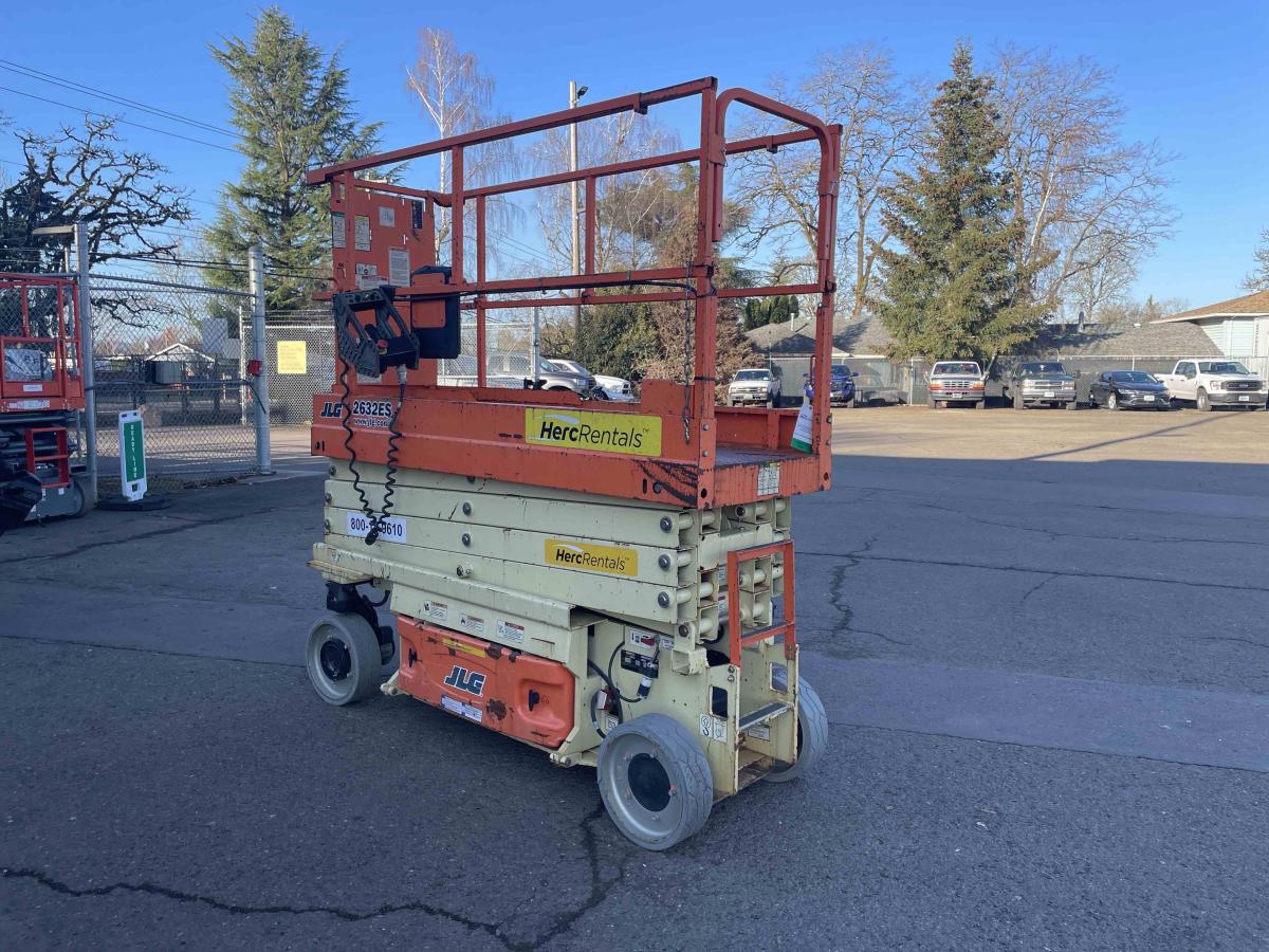 2017 JLG 2632ES
