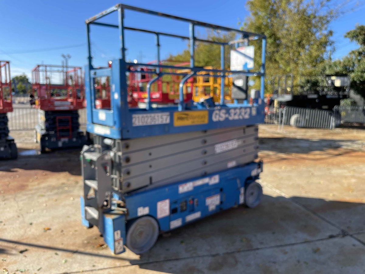 2018 Genie GS-3232