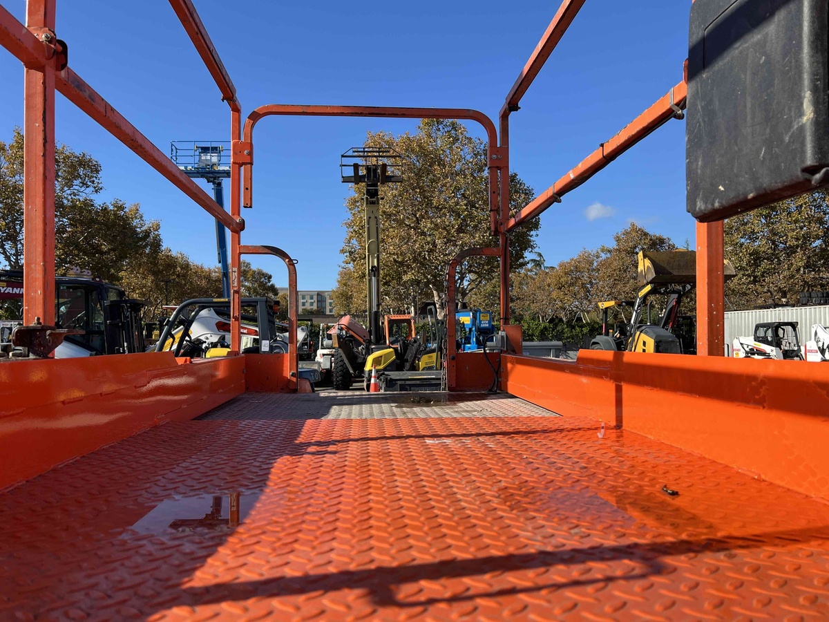 2018 JLG 3246ES-12
