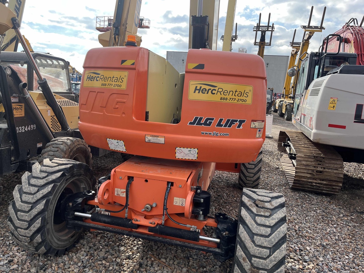 2018 JLG 800AJ-2