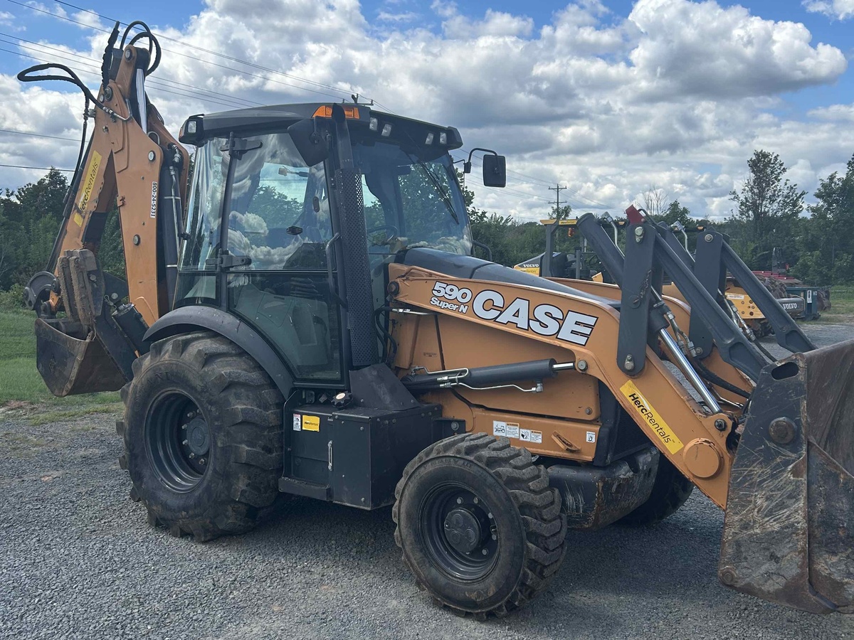 2019 Case 590SN