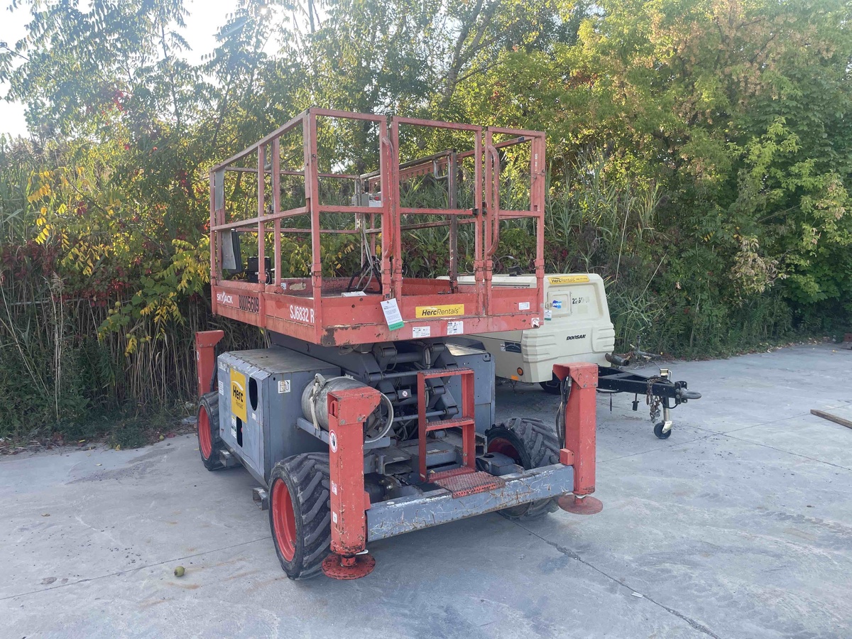 2015 Skyjack SJ-6832RT-3