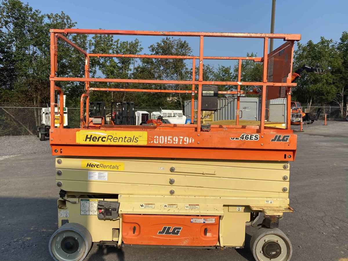 2017 JLG 3246ES