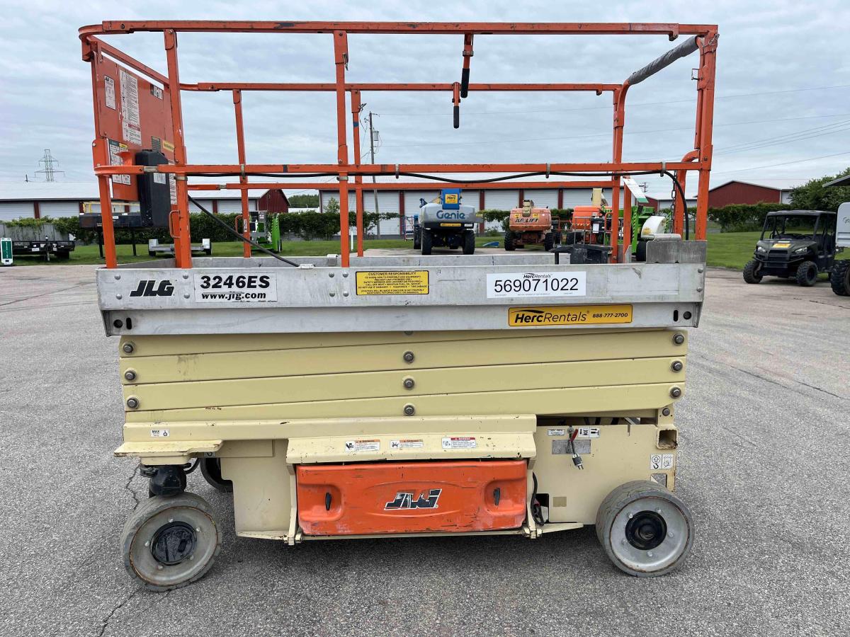 2012 JLG 3246ES