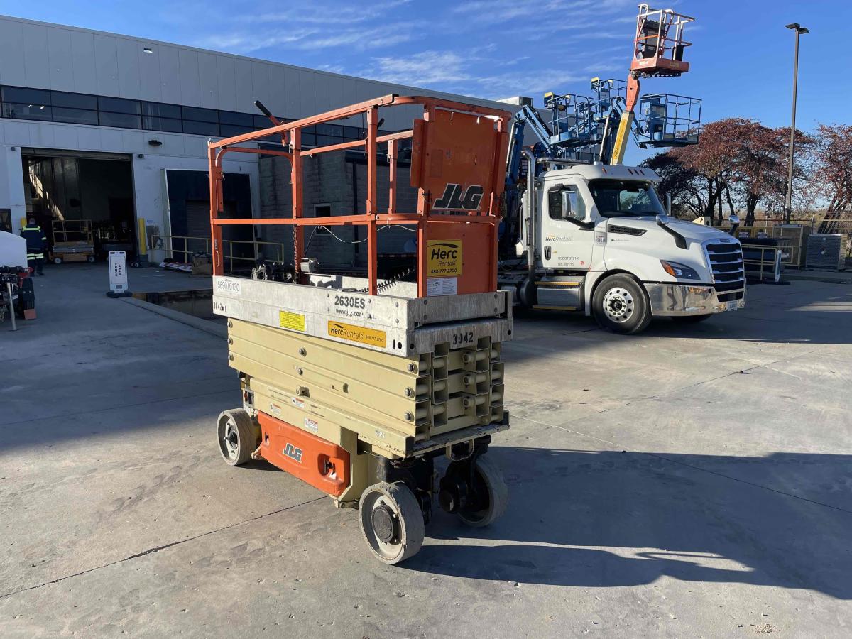 2011 JLG 2630ES
