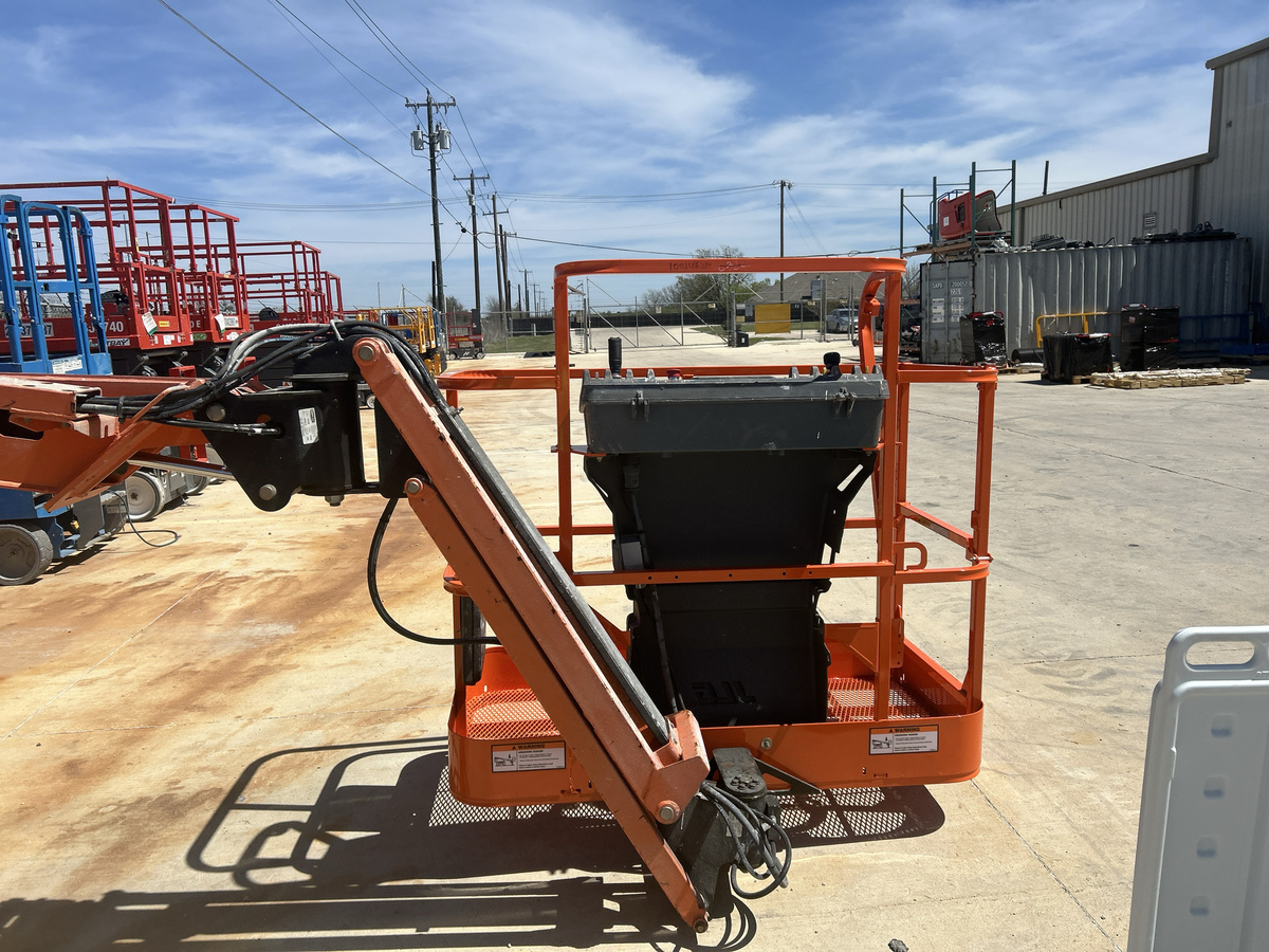 2017 JLG E400AJPN-3