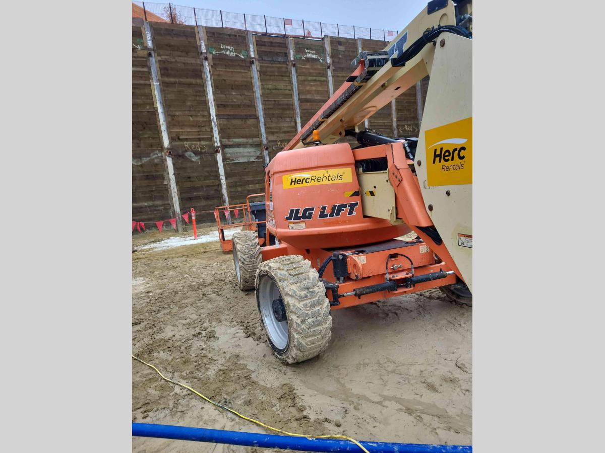 2014 JLG 600AJ