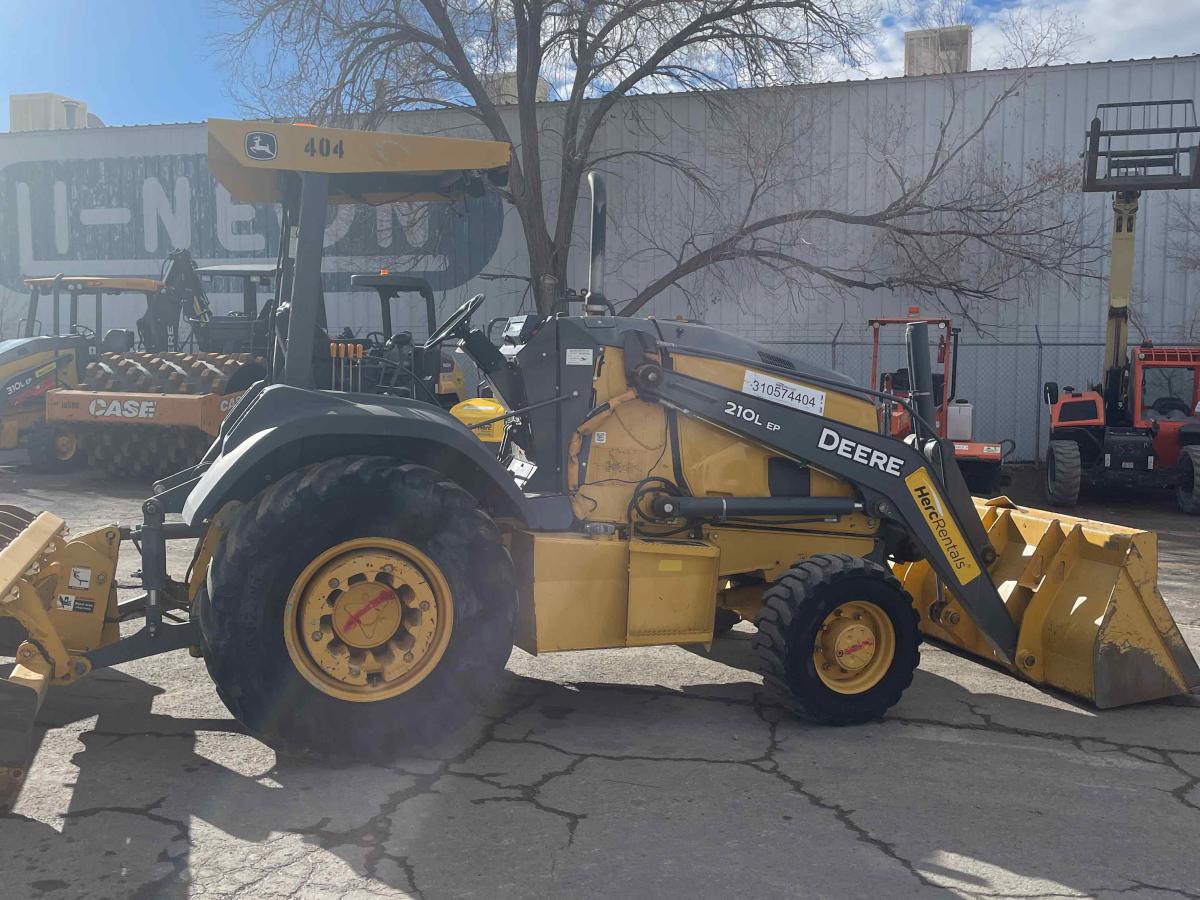 2015 John Deere 210L