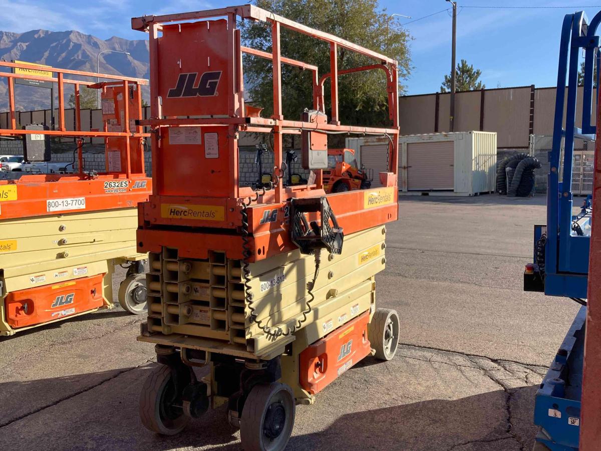 2017 JLG 2632ES