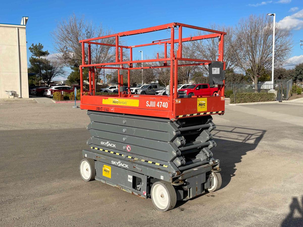 2017 Skyjack SJ4740
