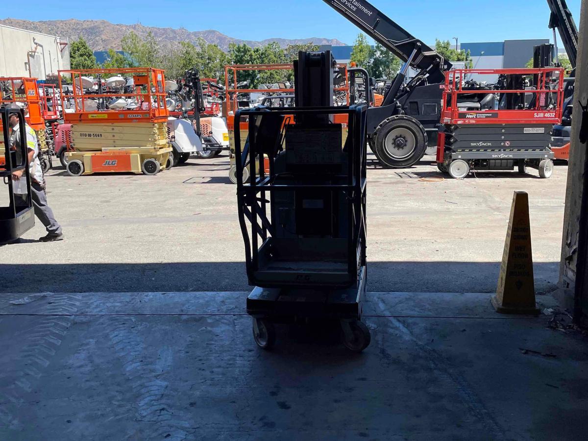 2017 JLG 20MVL