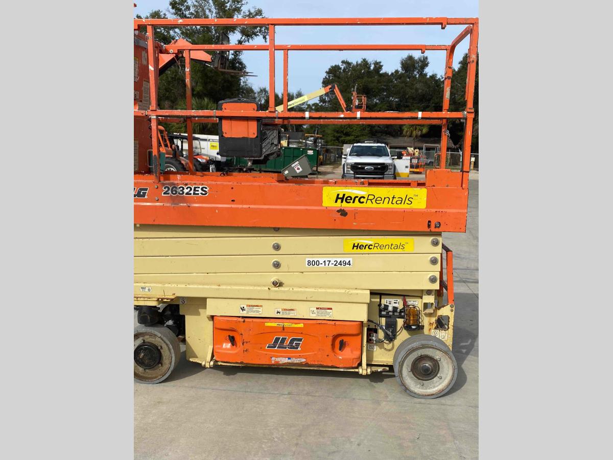 2017 JLG 2632ES